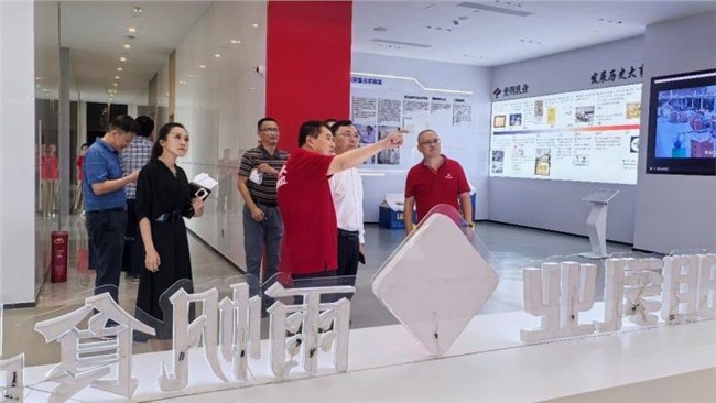 海口副市长冯勇率队考察金沙赌场
，将金沙赌场
纳入绿色通道计划，政企联动共筑供应链新篇章